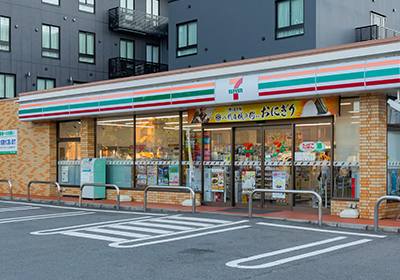 コンビニ（敷地内隣接）